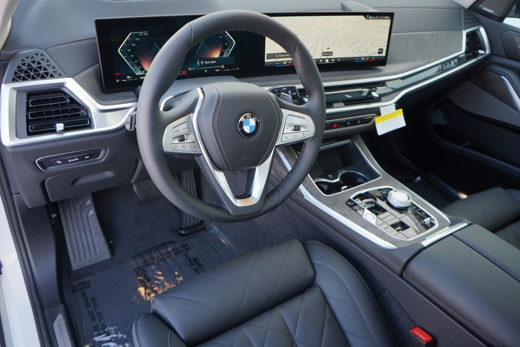 2025 BMW X7 xDrive40i 13