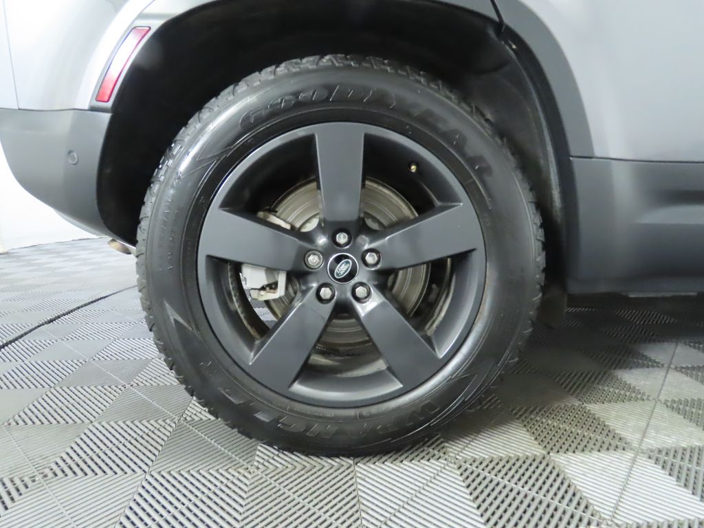 Thumbnail: 2022 Land Rover Defender - 32