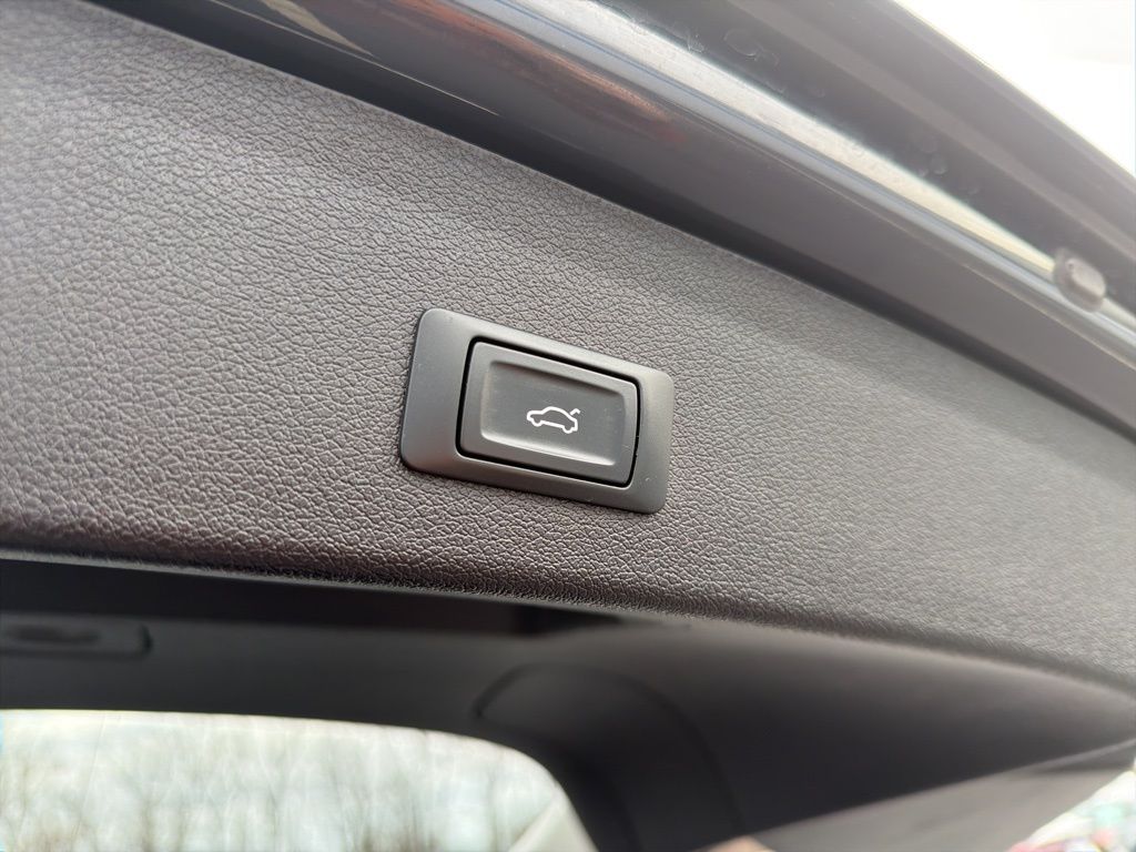 Thumbnail: 2014 Audi Q5 - 23