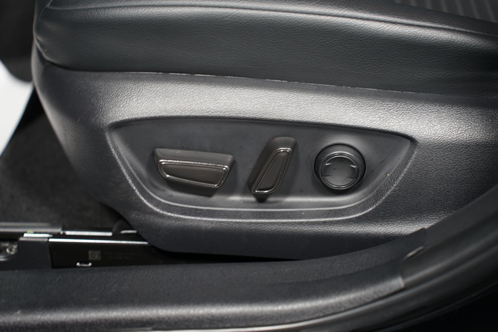 2019 Toyota Camry SE 30