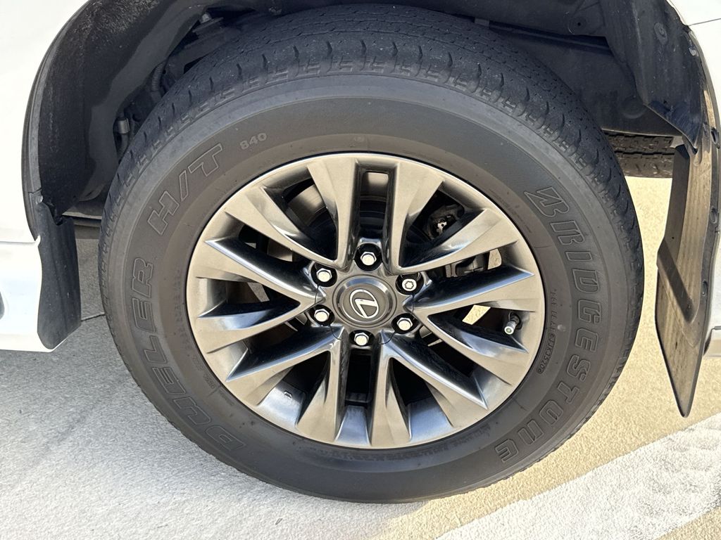Thumbnail: 2017 Lexus GX - 31