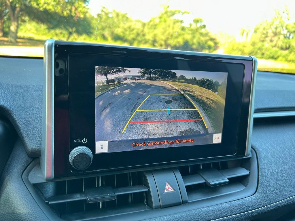 2023 Toyota RAV4 XLE 23