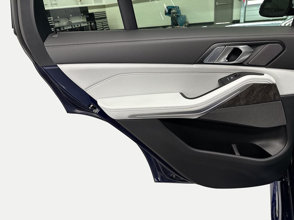 Thumbnail: 2026 BMW X5 - 25