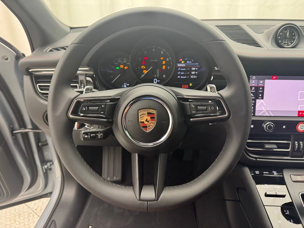 Thumbnail: 2025 Porsche Macan - 6