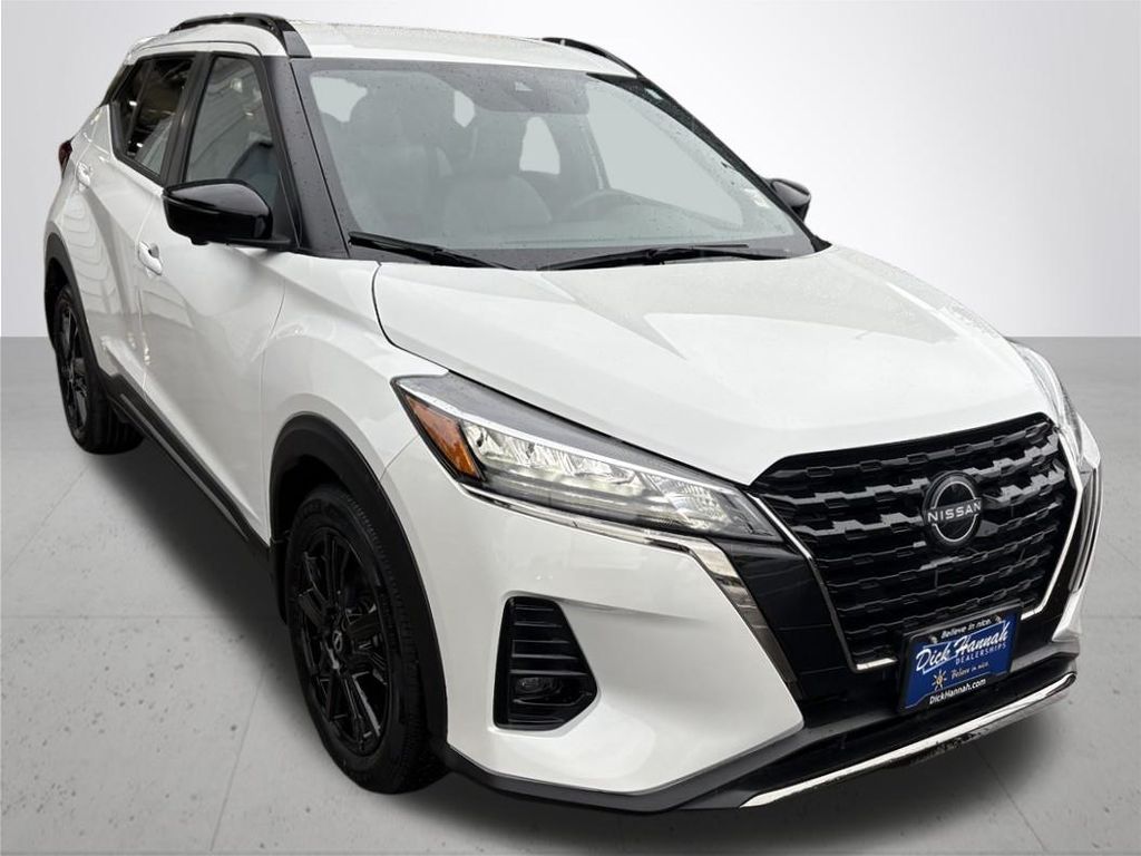 2024 Nissan Kicks SR photo 3