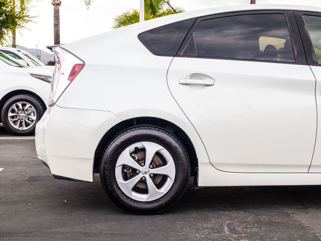 Used 2015 White Toyota Two image 5