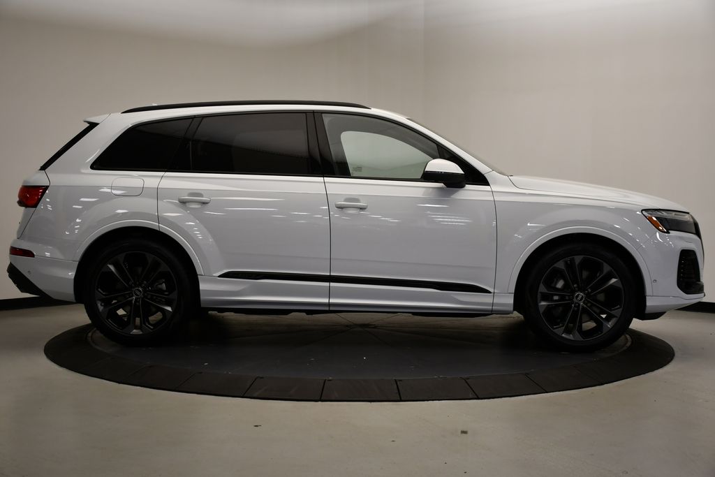 Thumbnail: 2025 Audi Q7 - 6