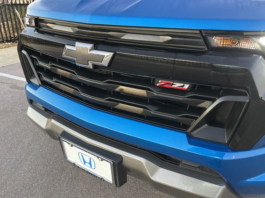 Thumbnail: 2023 Chevrolet Colorado - 14