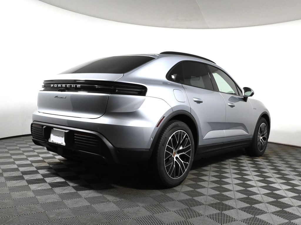 Thumbnail: 2025 Porsche Macan - 7