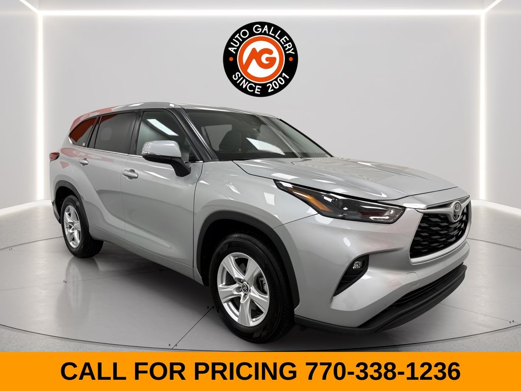 Celestial Silver Metallic 2022 Toyota Highlander SUV / Crossover Front-Wheel Drive 8-Speed Automatic
