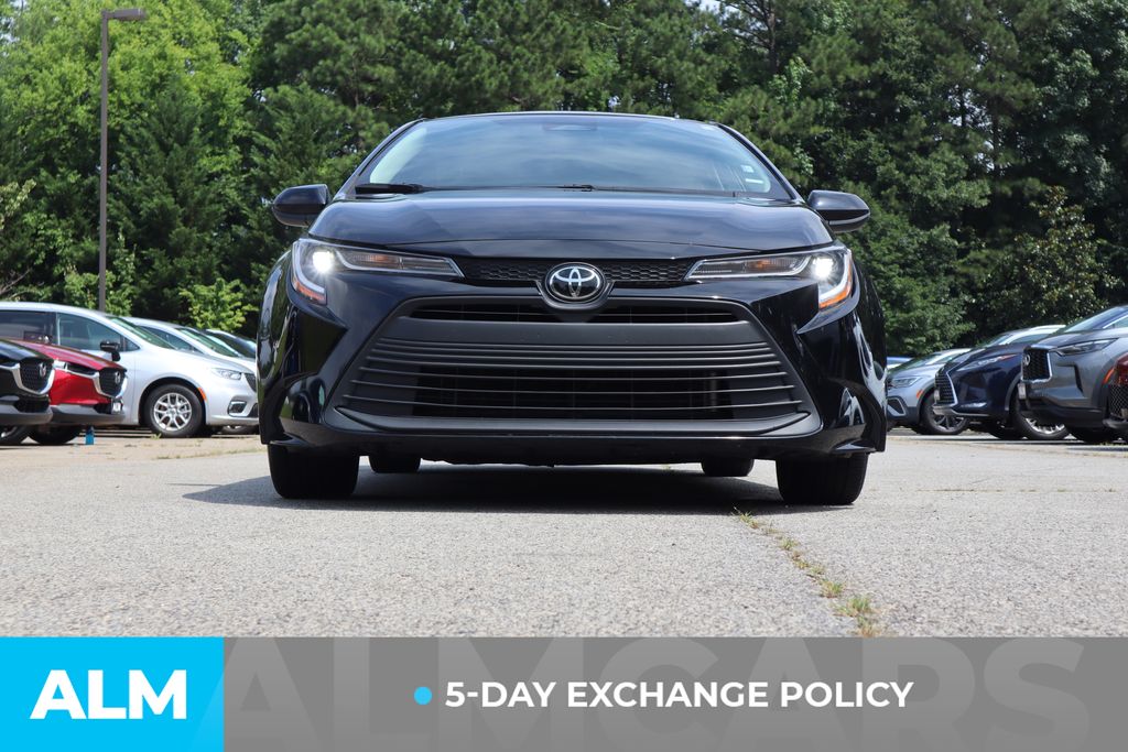 2023 Toyota Corolla LE photo 3