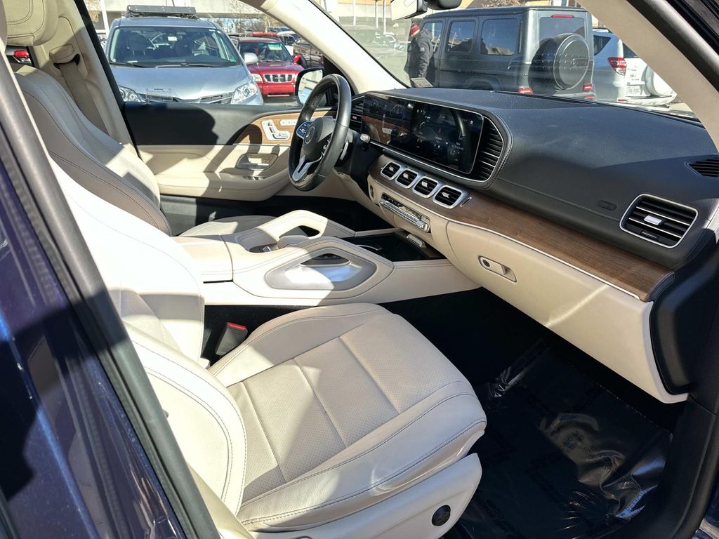 Thumbnail: 2022 Mercedes-Benz GLS - 21