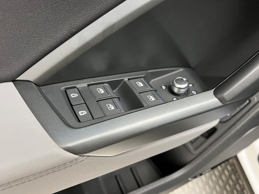 Thumbnail: 2023 Audi Q3 - 28