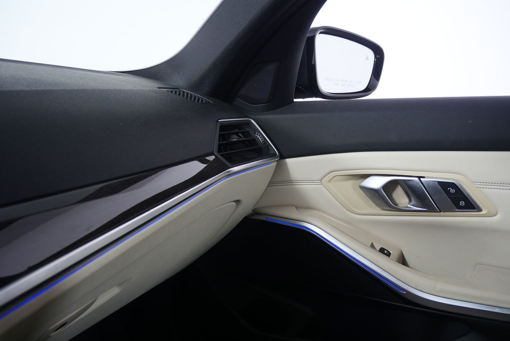 Thumbnail: 2022 BMW 3 Series - 28