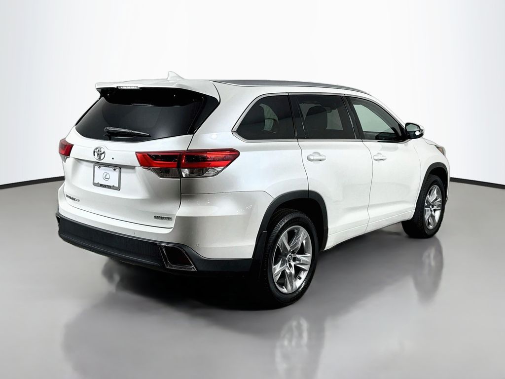 Thumbnail: 2018 Toyota Highlander - 5