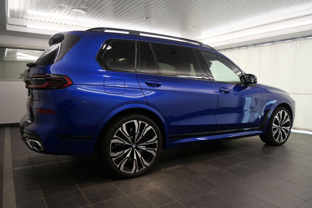 2024 BMW X7 M60i 8