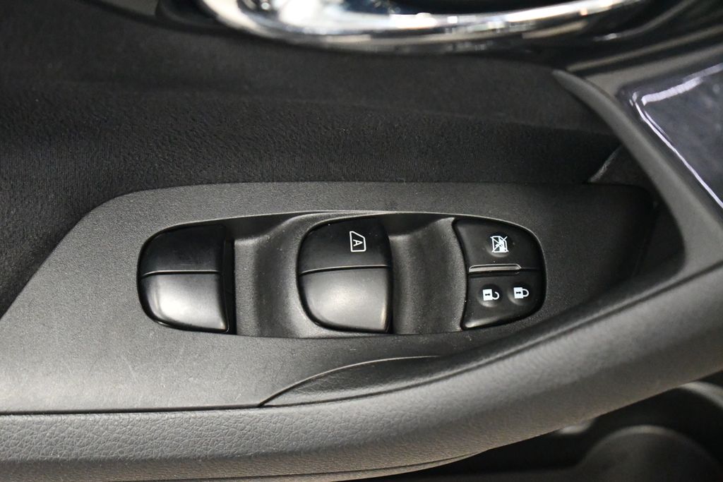 Thumbnail: 2014 Nissan Altima - 18