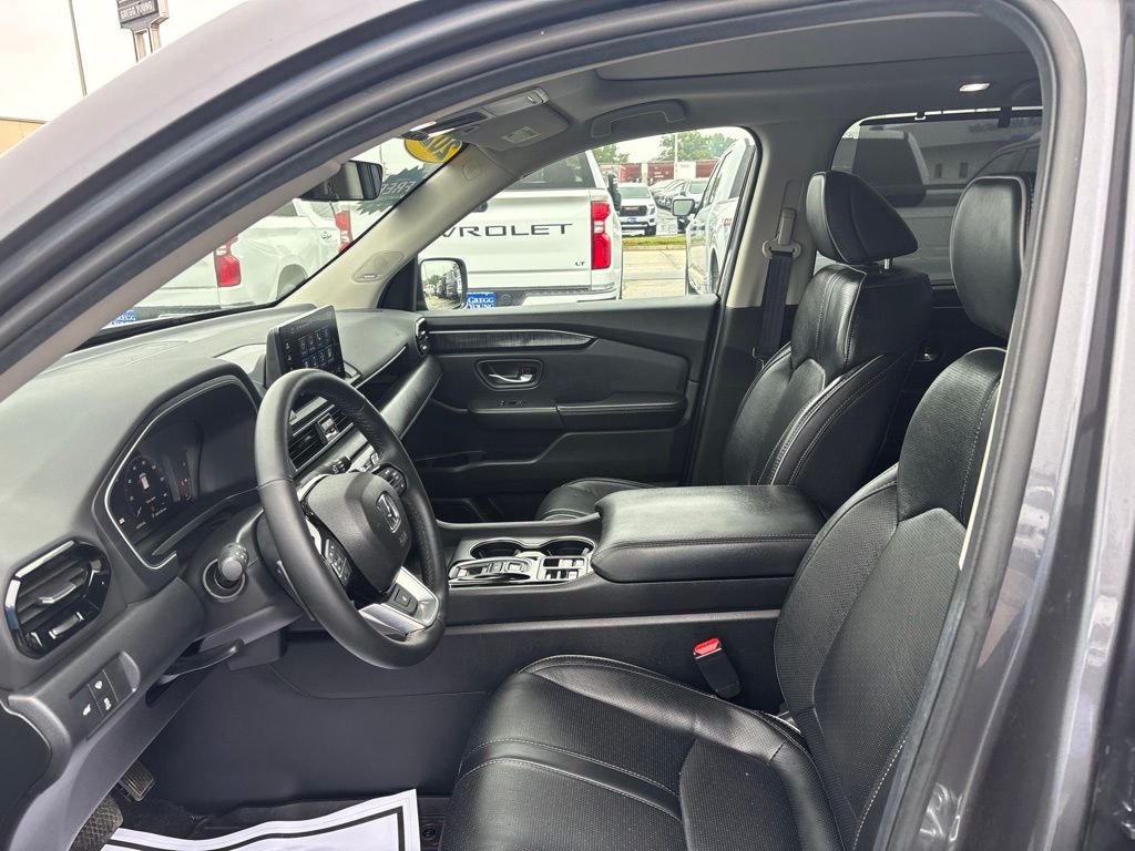 Used 2025 Honda Pilot SUV