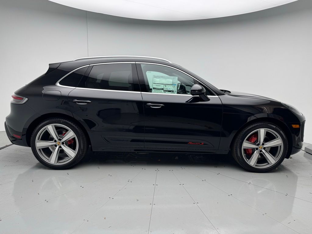 Thumbnail: 2025 Porsche Macan - 23
