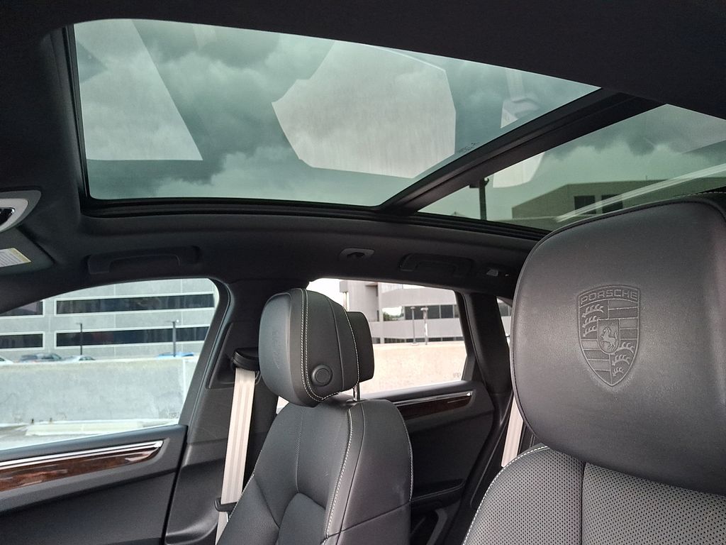 Thumbnail: 2022 Porsche Macan - 15