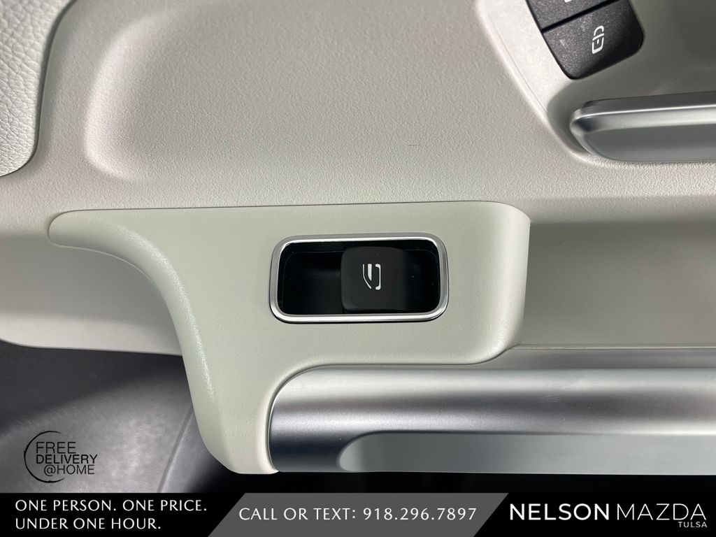 Used 2021 Blue Mercedes-Benz GLB 250 image 49