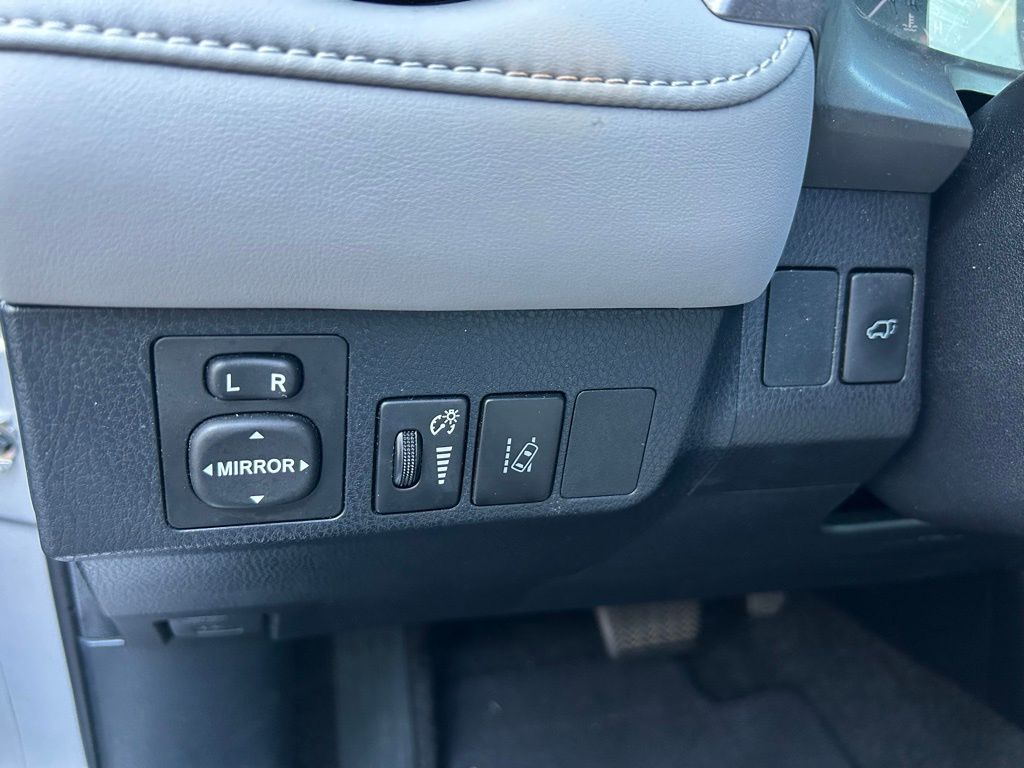 Thumbnail: 2018 Toyota RAV4 - 16