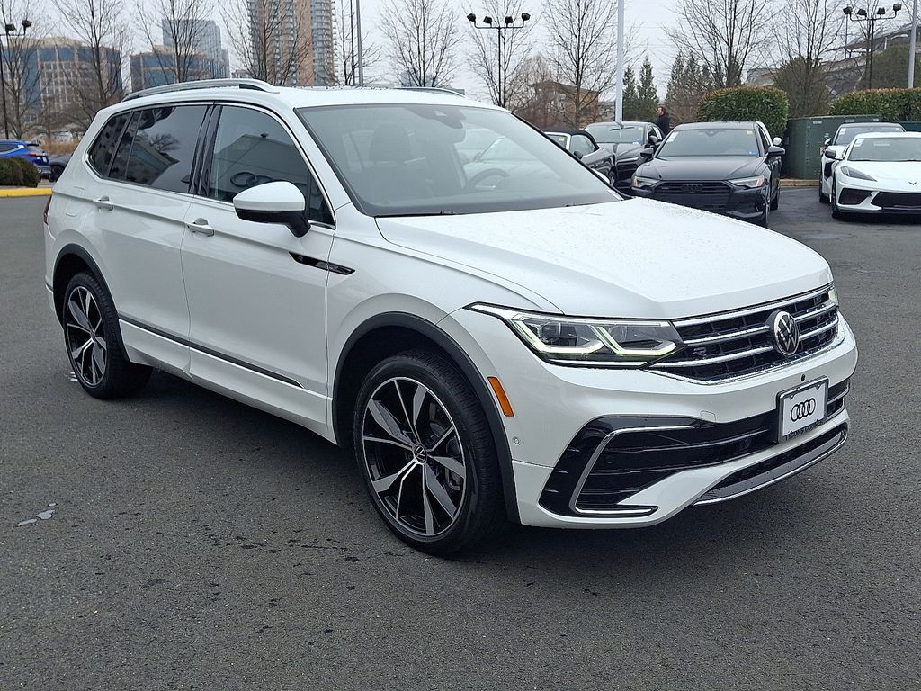 Thumbnail: 2022 Volkswagen Tiguan - 3