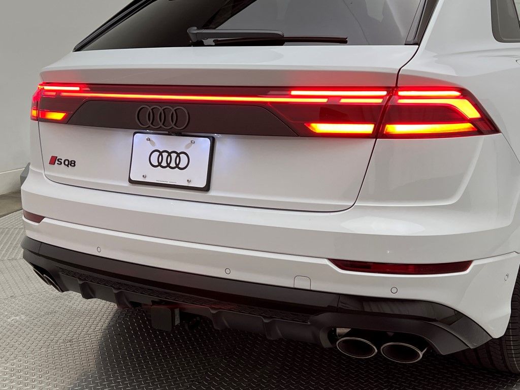 Thumbnail: 2026 Audi SQ8 - 7