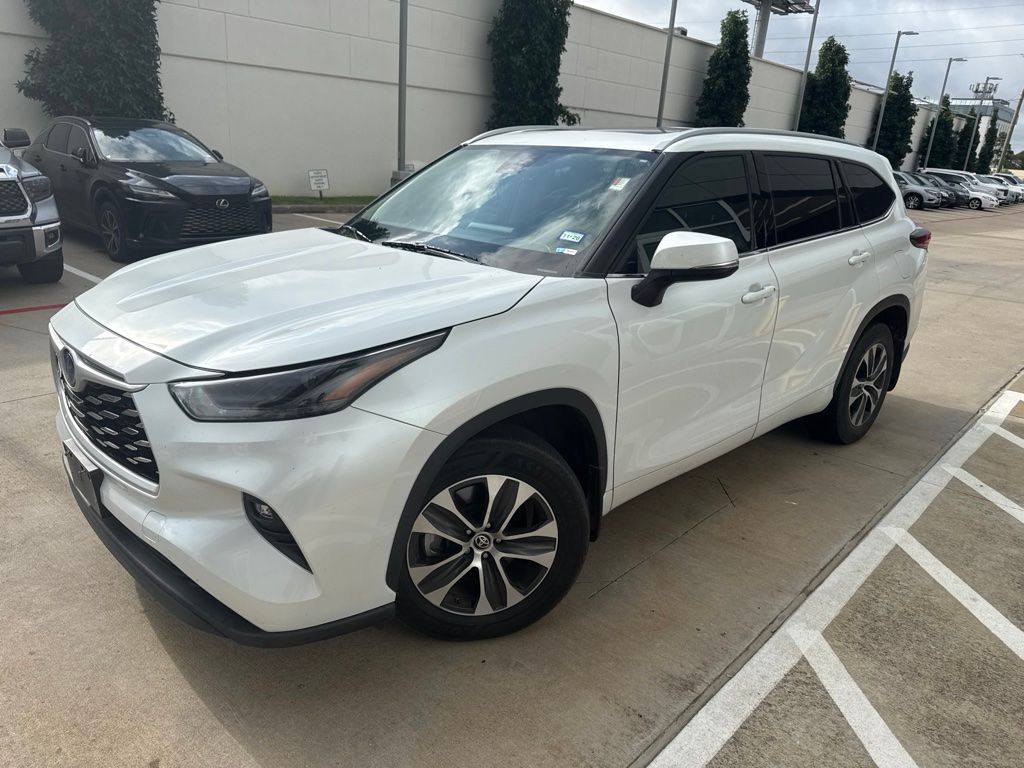 2022 Toyota Highlander Hybrid XLE Beige at Westside Lexus
