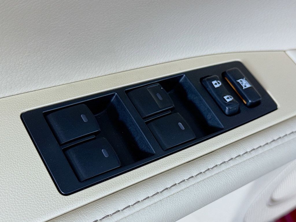 Thumbnail: 2015 Lexus ES - 17