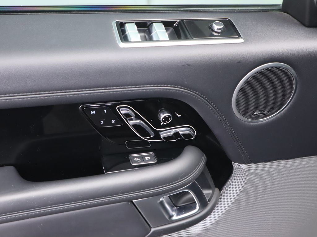 Thumbnail: 2018 Land Rover Range Rover - 23