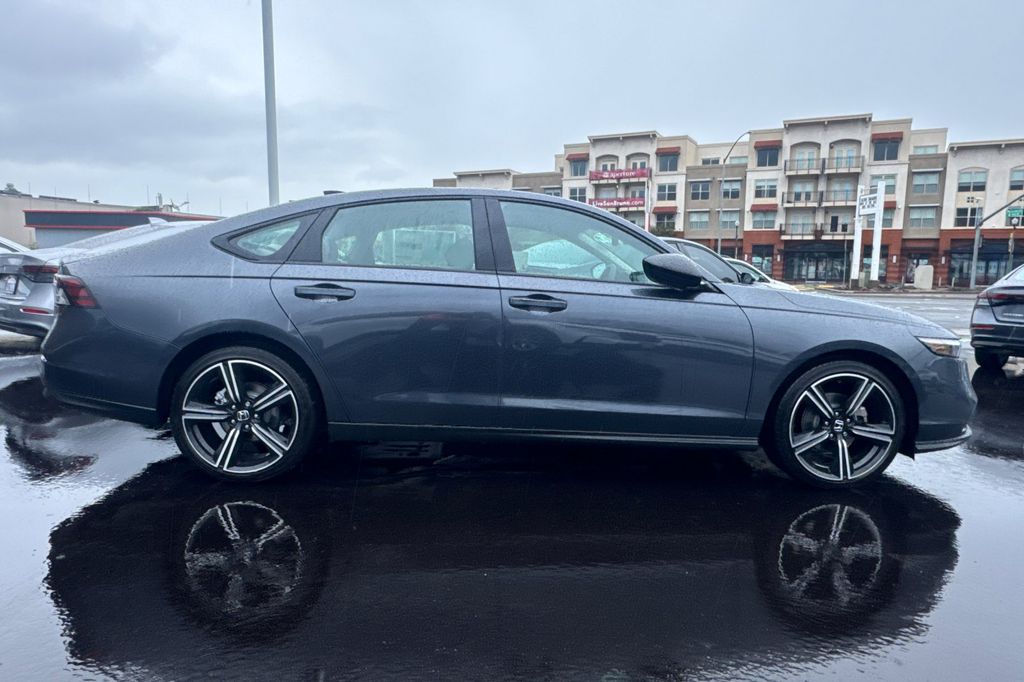 New 2026 Meteorite Gray Metallic Honda SE image 3