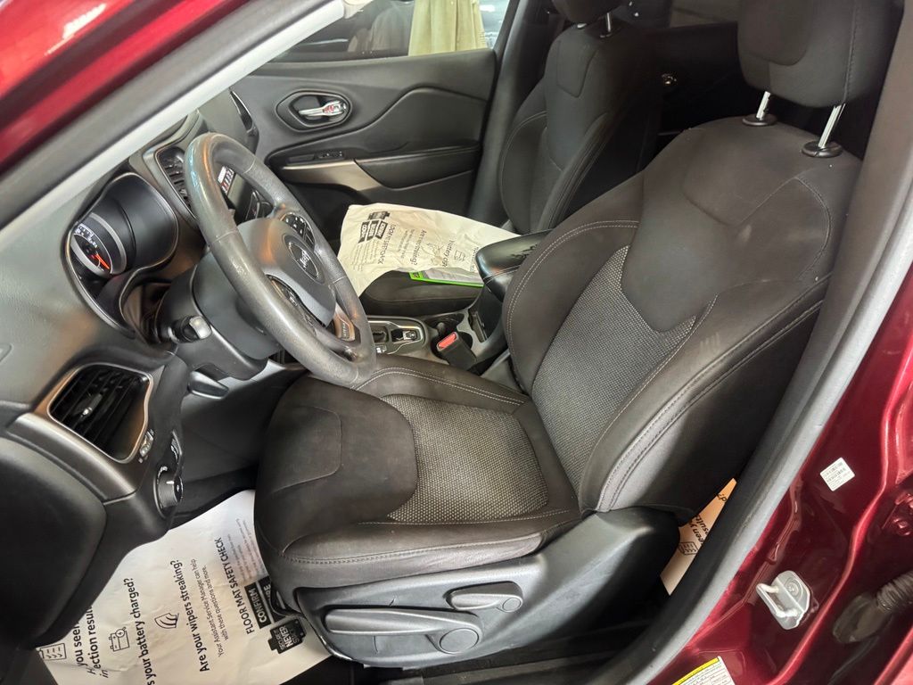 Used 2019 Jeep Cherokee SUV