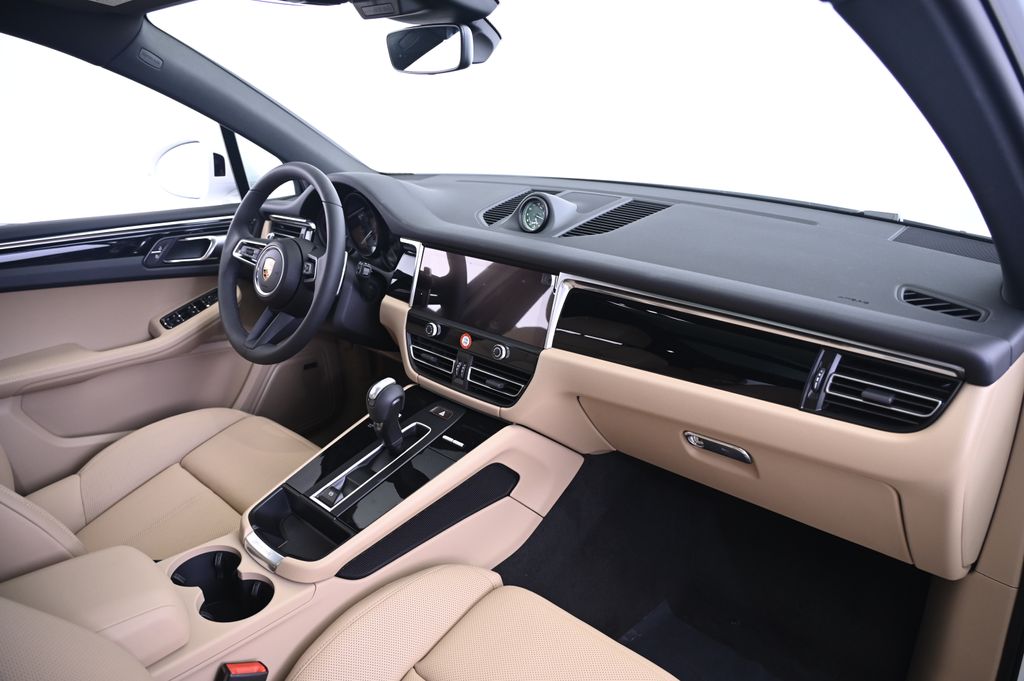 Thumbnail: 2025 Porsche Macan - 22