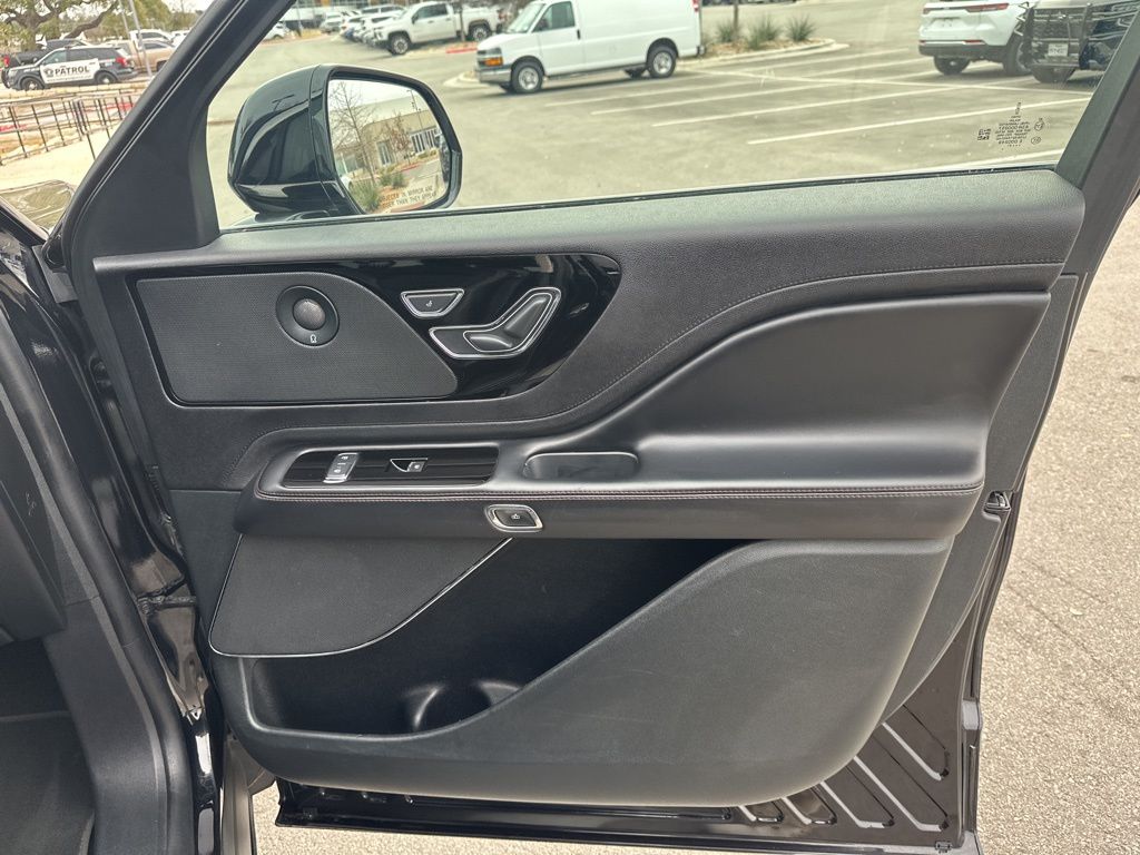 Used Car 2022 Lincoln Aviator  Reserve For Sale Under $40,000 In Austin, Texas