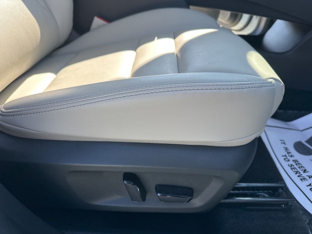 2024 Everest White Pearl Nissan Rogue SL FWD SUV