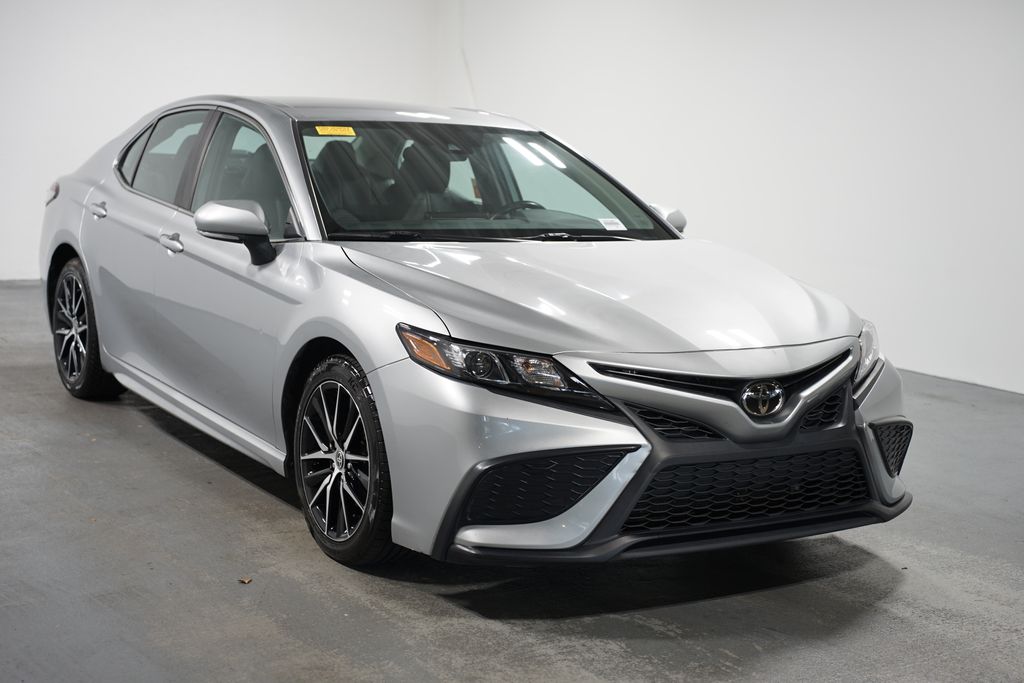 2022 Toyota Camry SE 3