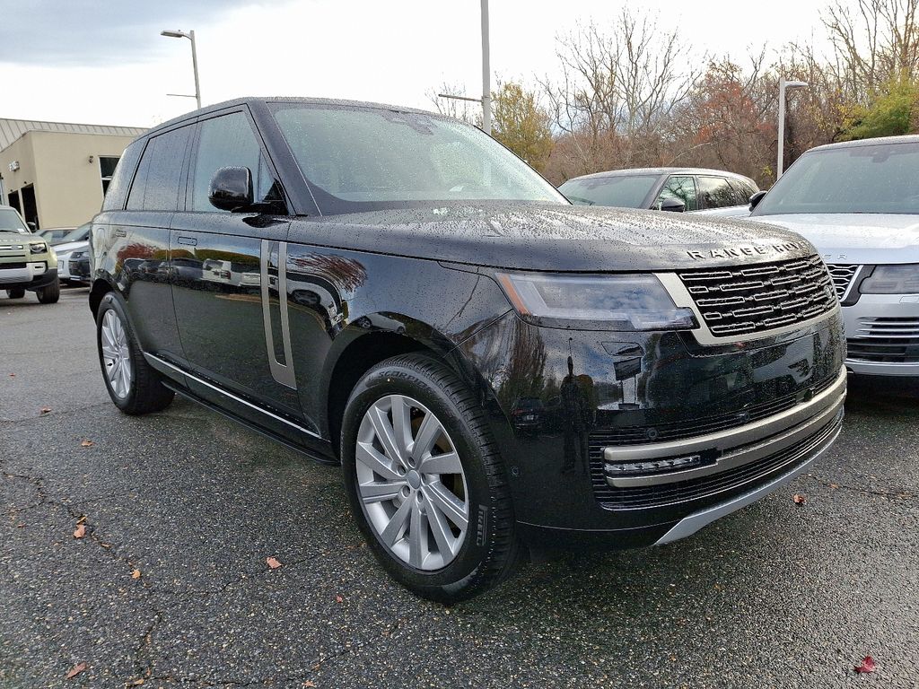 2025 Land Rover Range Rover SE 2