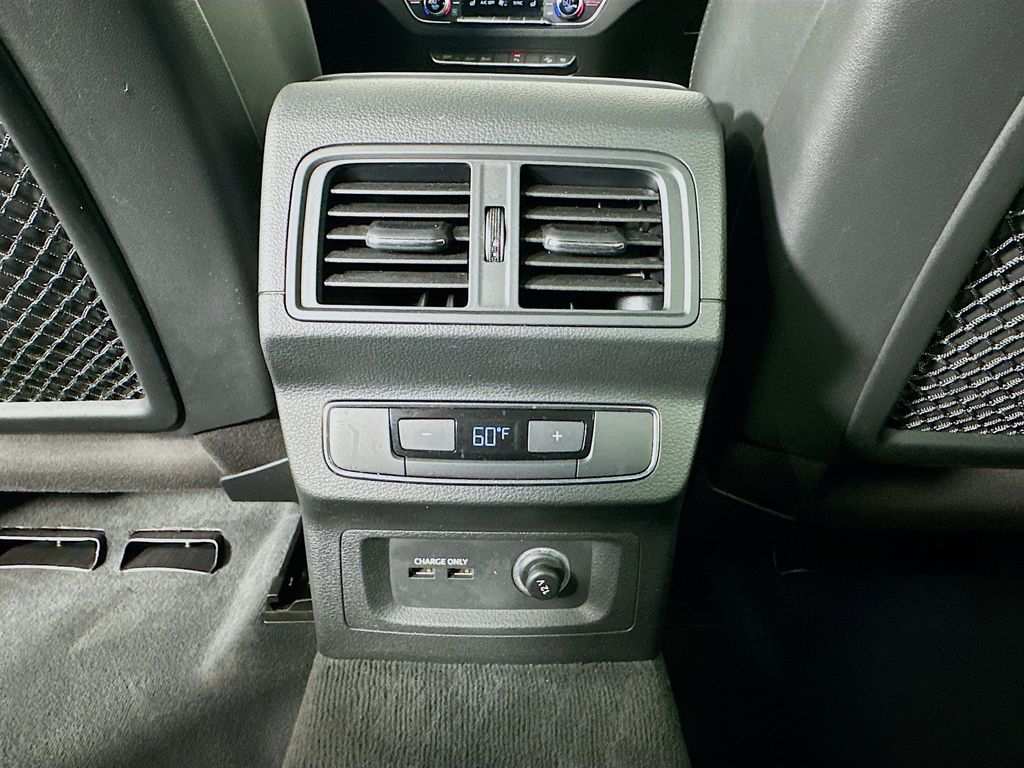 Thumbnail: 2020 Audi SQ5 - 27