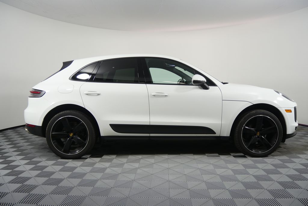 Thumbnail: 2020 Porsche Macan - 2