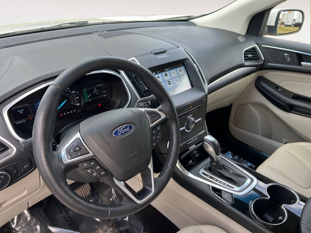 2016 Ford Edge Titanium 10