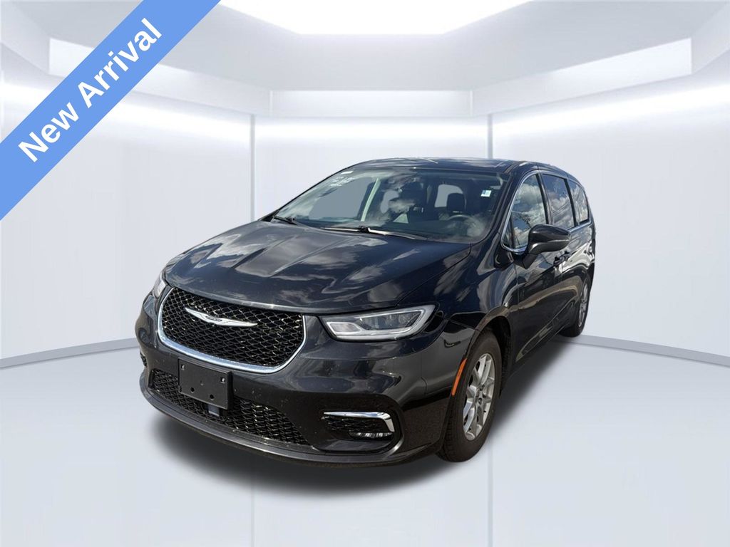 Brilliant Black Crystal Pearlcoat 2023 Chrysler Pacifica Minivan Front-Wheel Drive 9-Speed Automatic
