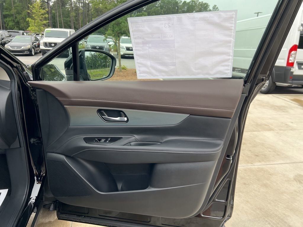 2025 Super Black Nissan Murano Platinum AWD SUV