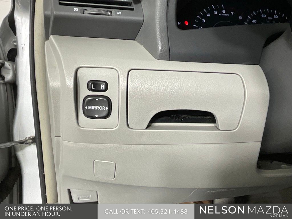 Used 2008 Silver Toyota LE image 41