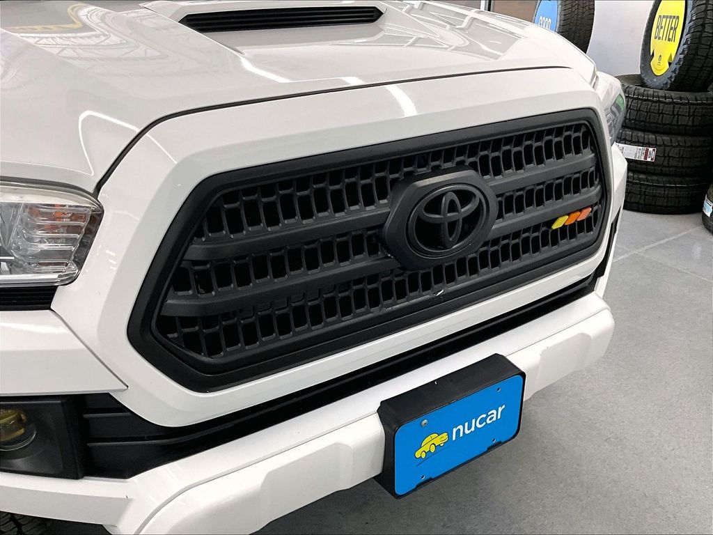 2017 Toyota Tacoma — photo 29