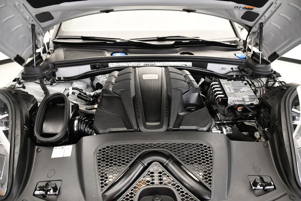 Thumbnail: 2024 Porsche Macan - 12