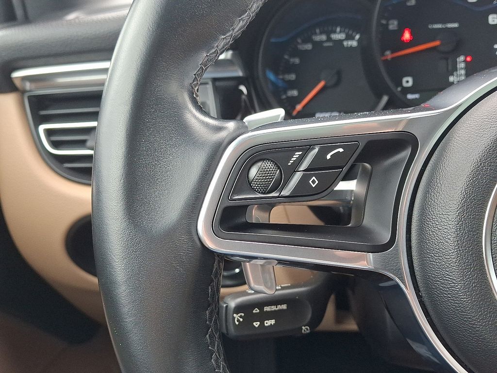 Thumbnail: 2019 Porsche Macan - 26