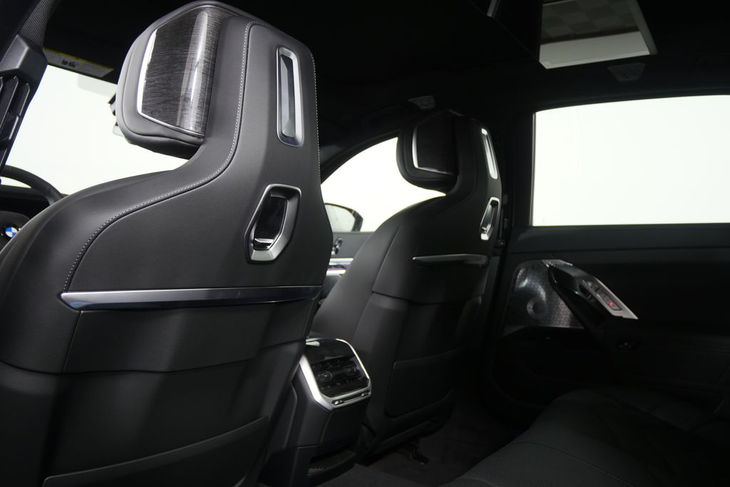 Thumbnail: 2026 BMW 7 Series - 15