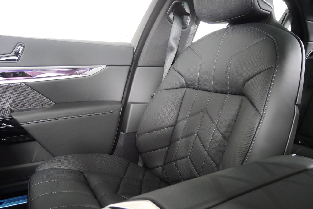 Thumbnail: 2026 BMW 7 Series - 27