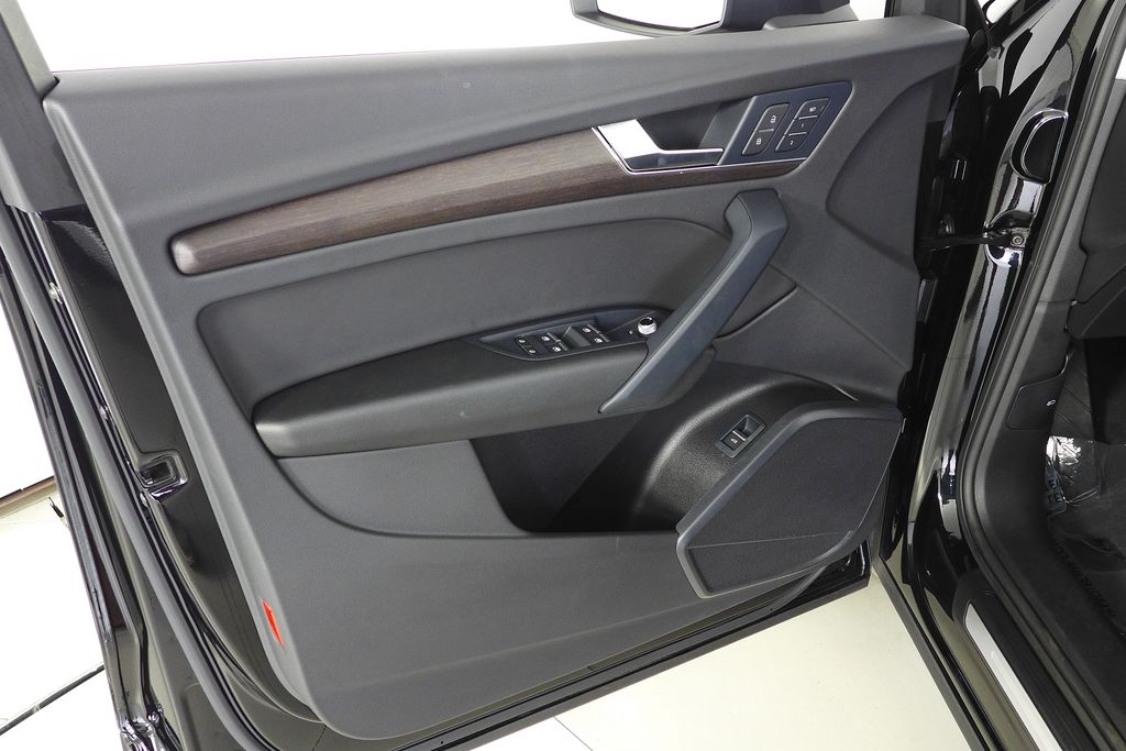 Thumbnail: 2023 Audi Q5 - 11